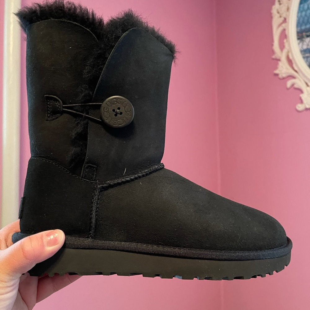 Brand New UGG Women Boots Size 8 xposted